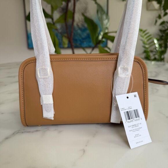 Coach Swing Zip 20 Shoulder Handbag – ShopCGX NWT COACH Swing Zip Bag 20 Honey Brown Brass CAM45 Camel Tan Gold Shoulder Bag